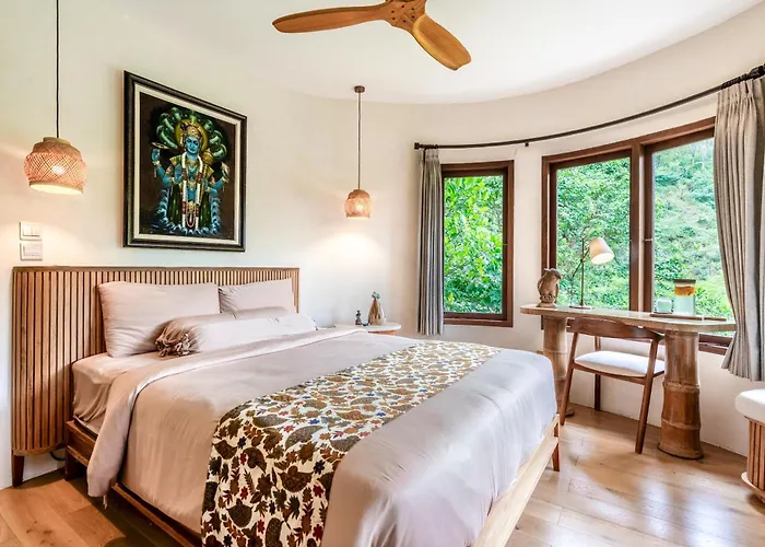 Waterfall Sanctuary 2br Forest Villa *