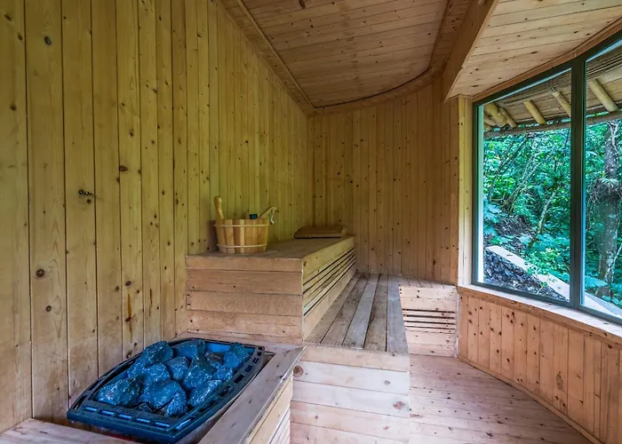 Waterfall Sanctuary 2br Forest